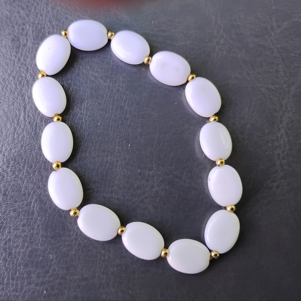 Elegant White and Gold Oval Flat Shaped Beaded Bracelet On Elastic
